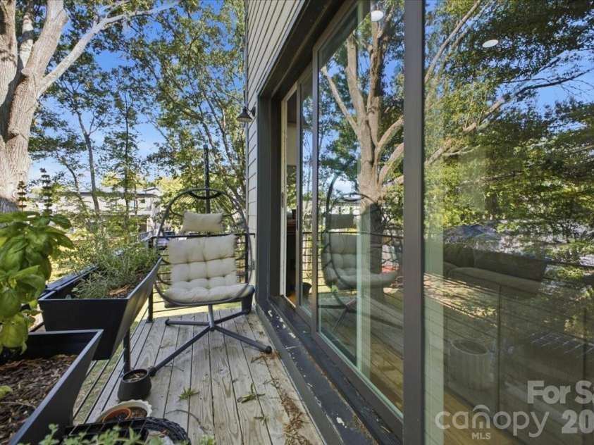 1315 Davidson Street, Charlotte, NC 28206.  MLS# CAR4400478, YatesRealty ID 36180. Upper level balcony