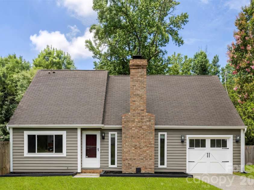 6719 Montezuma Trail, Charlotte, NC 28227.  MLS# CAR4401171, YatesRealty ID 36181. 