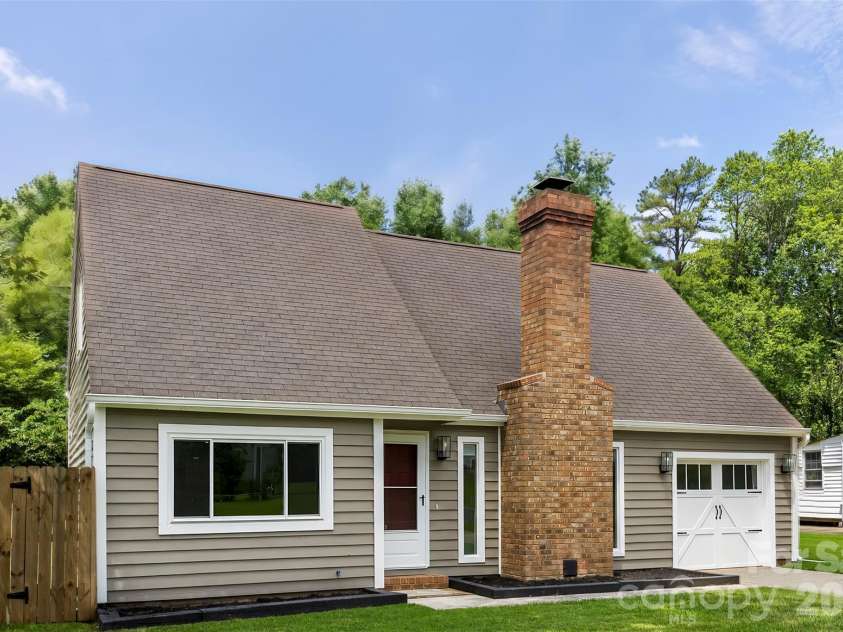 6719 Montezuma Trail, Charlotte, NC 28227.  MLS# CAR4401171, YatesRealty ID 36181. 