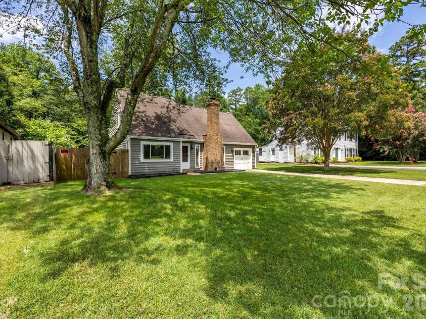 6719 Montezuma Trail, Charlotte, NC 28227.  MLS# CAR4401171, YatesRealty ID 36181. 