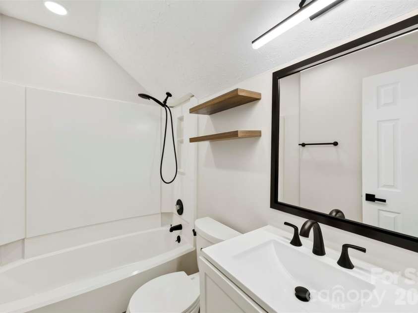 6719 Montezuma Trail, Charlotte, NC 28227.  MLS# CAR4401171, YatesRealty ID 36181. 