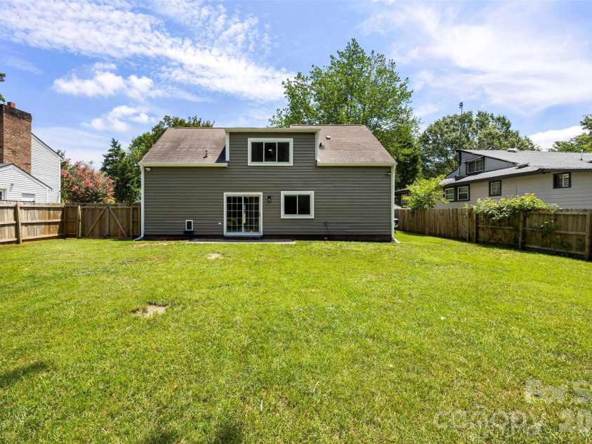 6719 Montezuma Trail, Charlotte, NC 28227.  MLS# CAR4401171, YatesRealty ID 36181. 