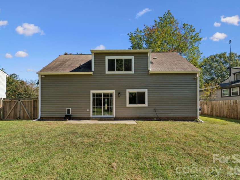 6719 Montezuma Trail, Charlotte, NC 28227.  MLS# CAR4434909, YatesRealty ID 36181. Backyard and patio