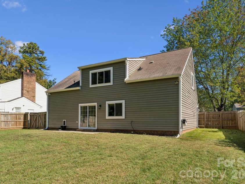 6719 Montezuma Trail, Charlotte, NC 28227.  MLS# CAR4434909, YatesRealty ID 36181. Backyard and patio