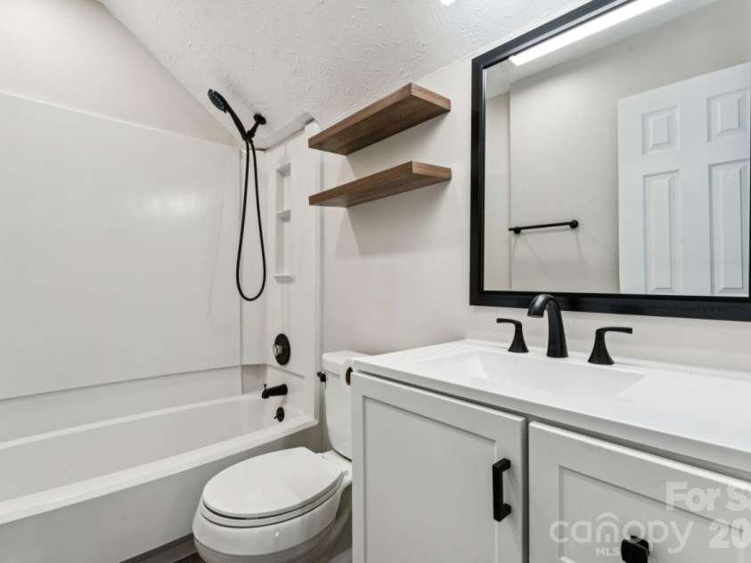 6719 Montezuma Trail, Charlotte, NC 28227.  MLS# CAR4434909, YatesRealty ID 36181. Bathroom 2