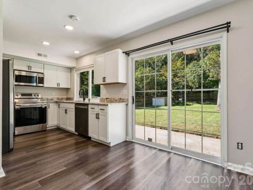 6719 Montezuma Trail, Charlotte, NC 28227.  MLS# CAR4434909, YatesRealty ID 36181. Dining area into kitchen