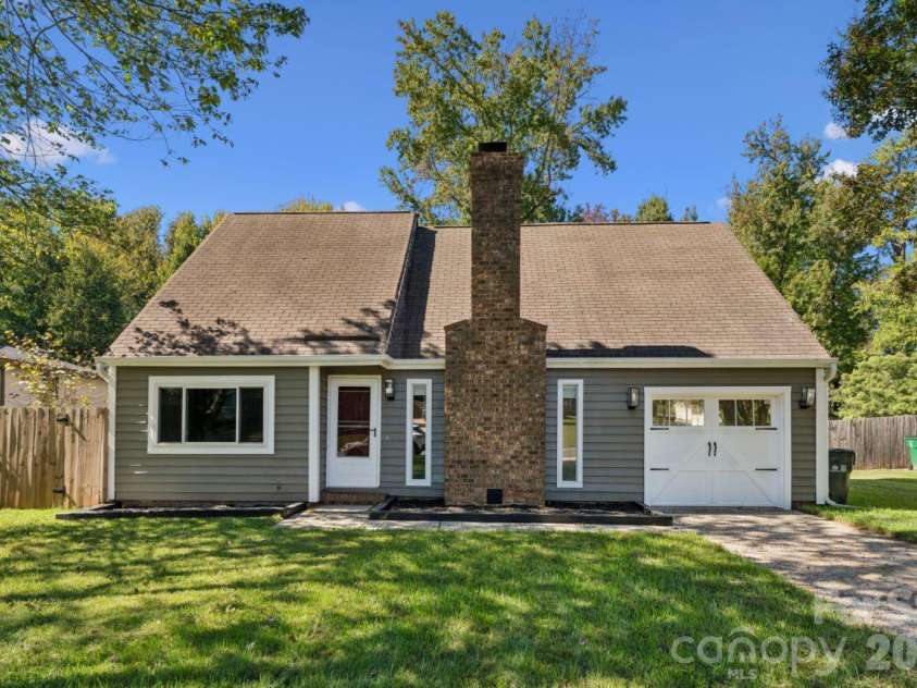 6719 Montezuma Trail, Charlotte, NC 28227.  MLS# CAR4434909, YatesRealty ID 36181. Front Exterior