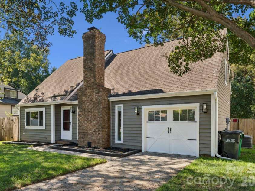 6719 Montezuma Trail, Charlotte, NC 28227.  MLS# CAR4434909, YatesRealty ID 36181. Front Exterior