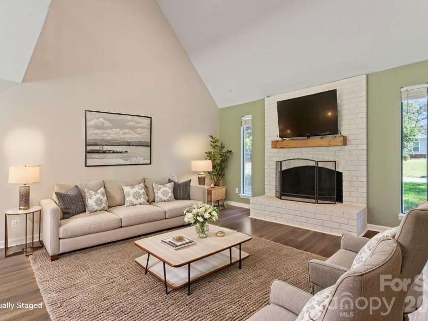 6719 Montezuma Trail, Charlotte, NC 28227.  MLS# CAR4434909, YatesRealty ID 36181. Living Room