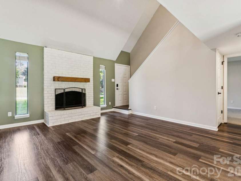 6719 Montezuma Trail, Charlotte, NC 28227.  MLS# CAR4434909, YatesRealty ID 36181. Living Room