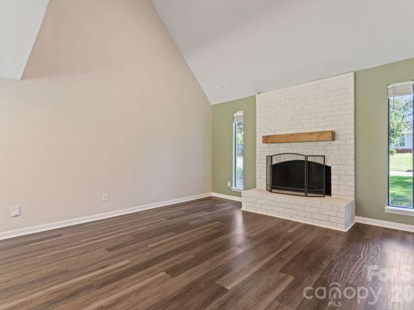6719 Montezuma Trail, Charlotte, NC 28227.  MLS# CAR4434909, YatesRealty ID 36181. Living Room
