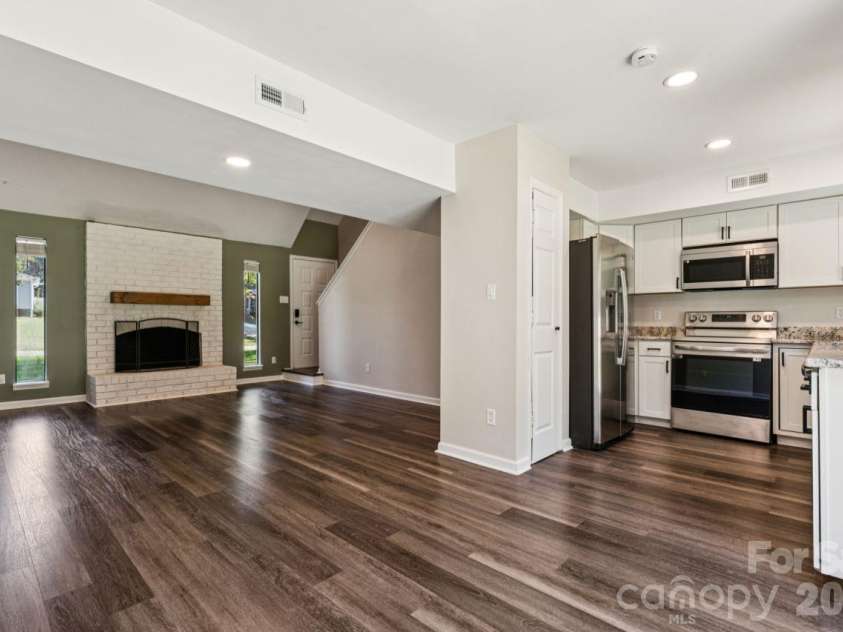 6719 Montezuma Trail, Charlotte, NC 28227.  MLS# CAR4434909, YatesRealty ID 36181. Open living dining and kitchen