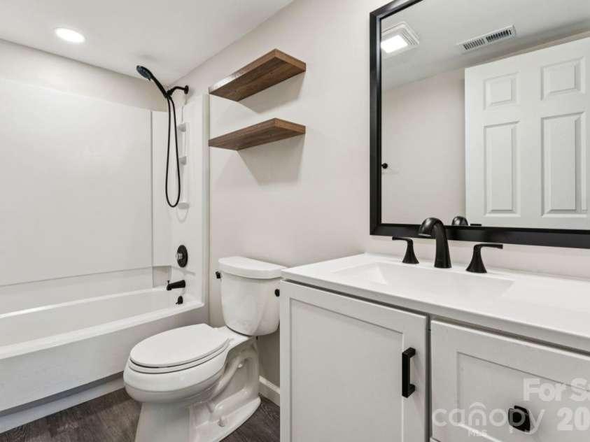 6719 Montezuma Trail, Charlotte, NC 28227.  MLS# CAR4434909, YatesRealty ID 36181. Primary bathroom