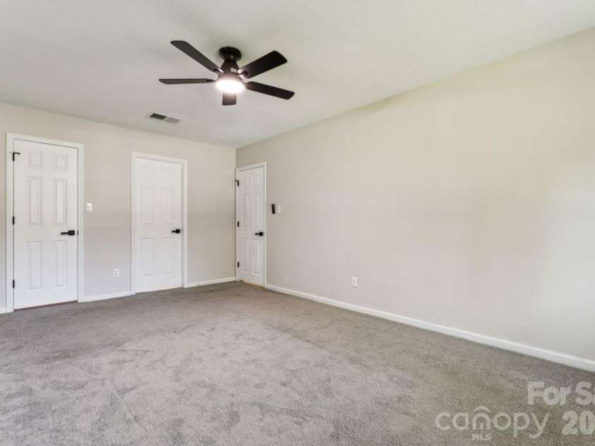6719 Montezuma Trail, Charlotte, NC 28227.  MLS# CAR4434909, YatesRealty ID 36181. Primary bedroom