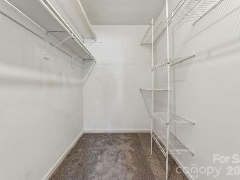 6719 Montezuma Trail, Charlotte, NC 28227.  MLS# CAR4434909, YatesRealty ID 36181. Primary walk-in closet