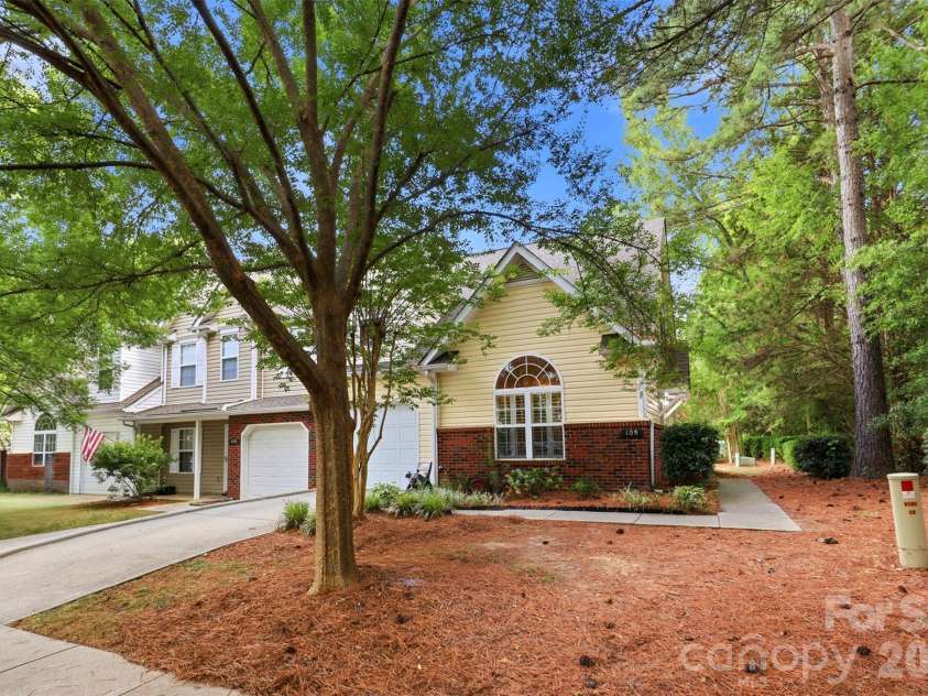 109 Prescott Street, Matthews, NC 28104.  MLS# CAR4402502, YatesRealty ID 36183. 
