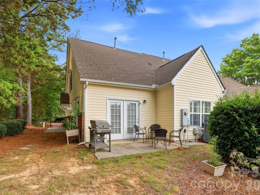109 Prescott Street, Matthews, NC 28104.  MLS# CAR4402502, YatesRealty ID 36183. 
