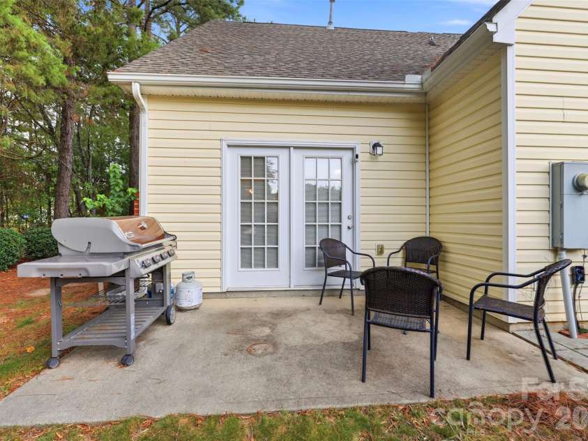 109 Prescott Street, Matthews, NC 28104.  MLS# CAR4402502, YatesRealty ID 36183. 