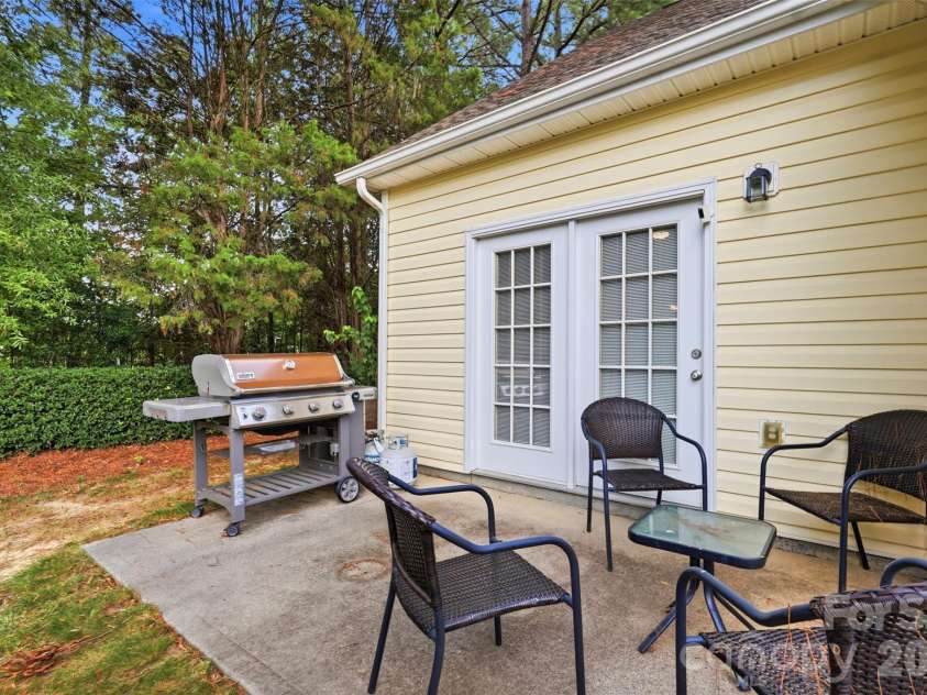 109 Prescott Street, Matthews, NC 28104.  MLS# CAR4402502, YatesRealty ID 36183. 