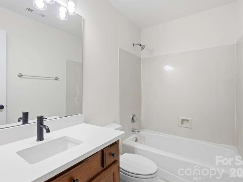 2552 Middlebridge Lane, Charlotte, NC 28270.  MLS# CAR4399618, YatesRealty ID 36187. 