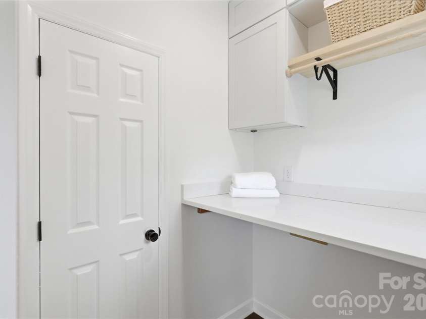2552 Middlebridge Lane, Charlotte, NC 28270.  MLS# CAR4399618, YatesRealty ID 36187. 