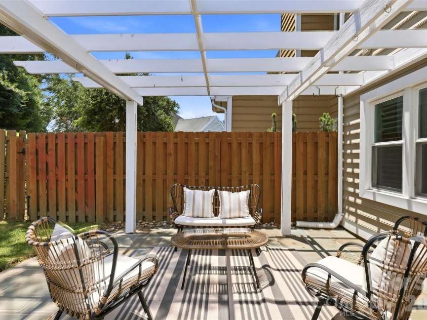 2552 Middlebridge Lane, Charlotte, NC 28270.  MLS# CAR4399618, YatesRealty ID 36187. 
