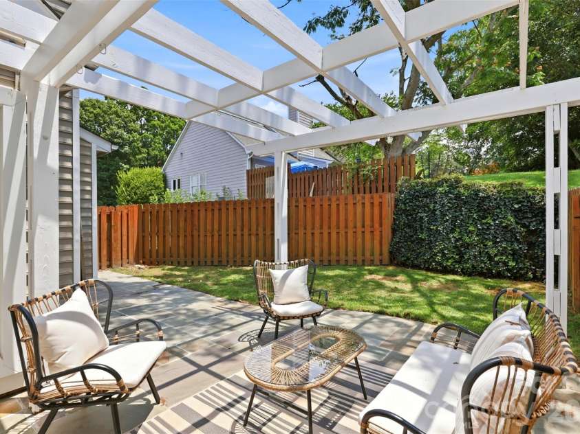 2552 Middlebridge Lane, Charlotte, NC 28270.  MLS# CAR4399618, YatesRealty ID 36187. 