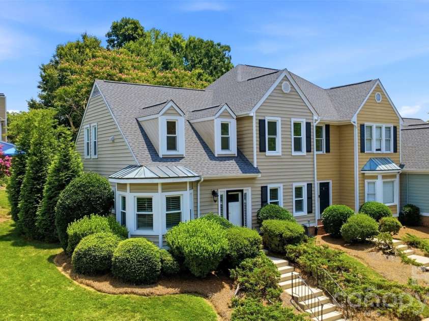 2552 Middlebridge Lane, Charlotte, NC 28270.  MLS# CAR4399618, YatesRealty ID 36187. 
