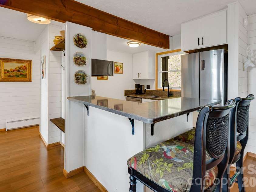 46 Trillium Lane, Mars Hill, NC 28754.  MLS# CAR4399565, YatesRealty ID 36188. Breakfast bar
