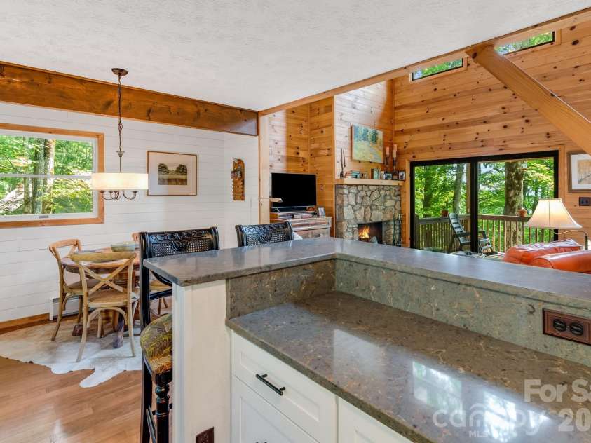 46 Trillium Lane, Mars Hill, NC 28754.  MLS# CAR4399565, YatesRealty ID 36188. Kitchen