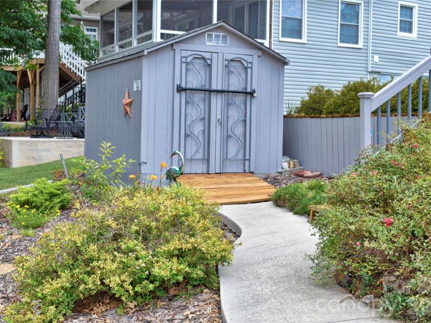 260 Pirates Cove, Badin Lake, NC 28127.  MLS# CAR4401585, YatesRealty ID 36189. 