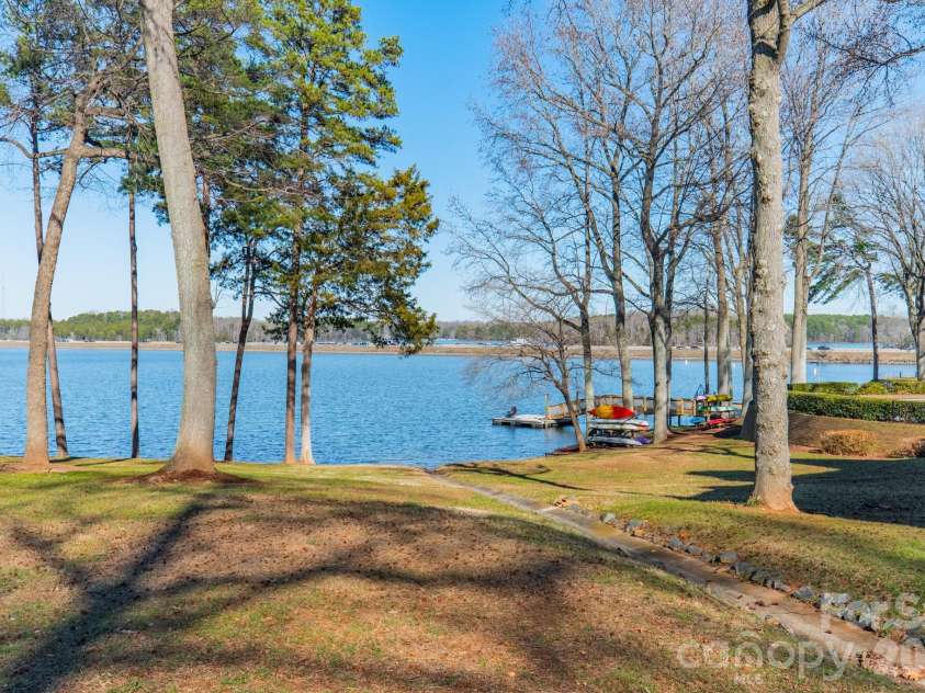 306 Northwest Drive, Davidson, NC 28036.  MLS# CAR4347031, YatesRealty ID 3619. 