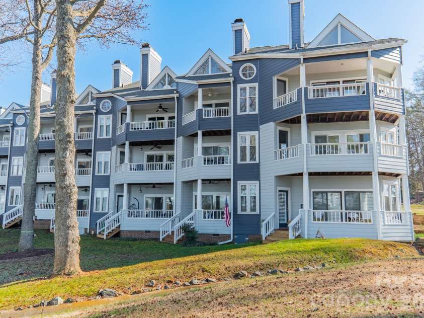 306 Northwest Drive, Davidson, NC 28036.  MLS# CAR4347031, YatesRealty ID 3619. 