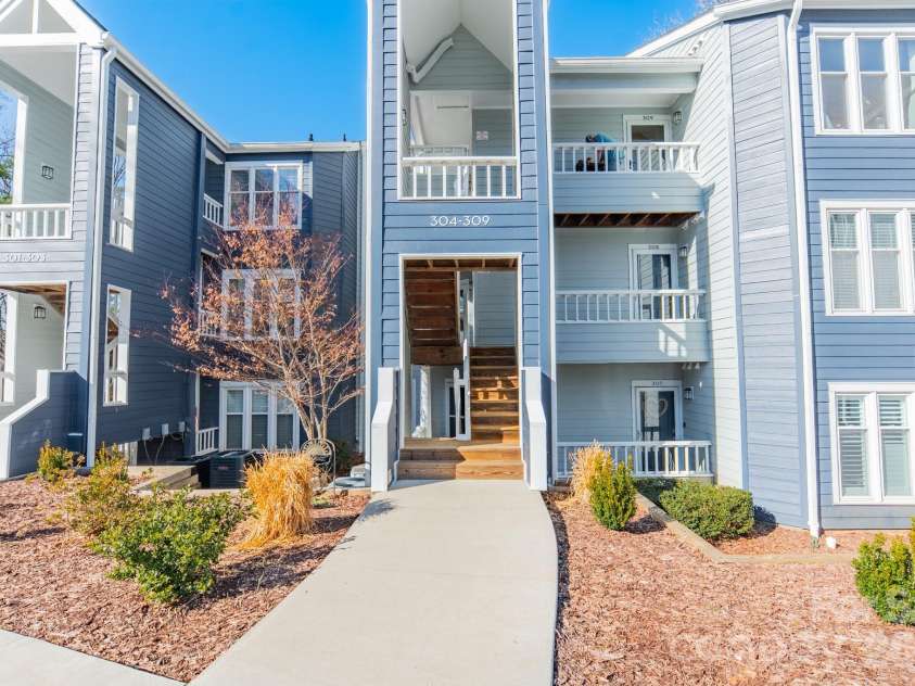 306 Northwest Drive, Davidson, NC 28036.  MLS# CAR4347031, YatesRealty ID 3619. 