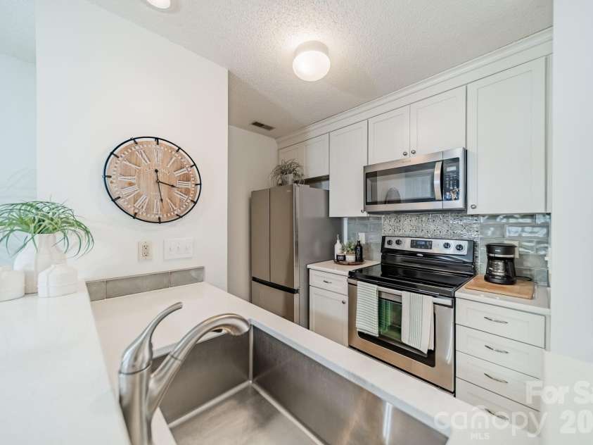 306 Northwest Drive, Davidson, NC 28036.  MLS# CAR4347031, YatesRealty ID 3619. 
