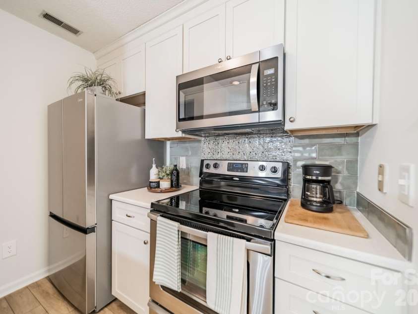 306 Northwest Drive, Davidson, NC 28036.  MLS# CAR4347031, YatesRealty ID 3619. 