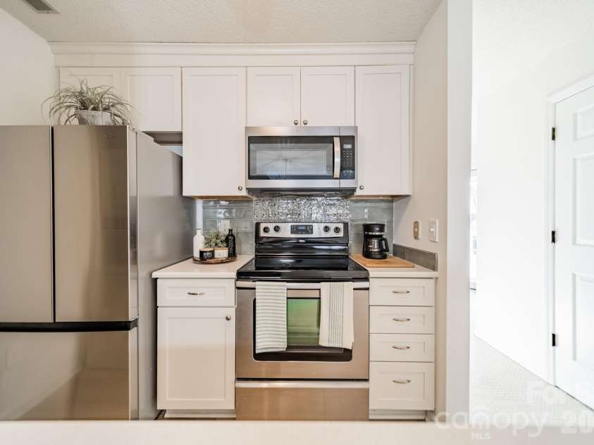 306 Northwest Drive, Davidson, NC 28036.  MLS# CAR4347031, YatesRealty ID 3619. 