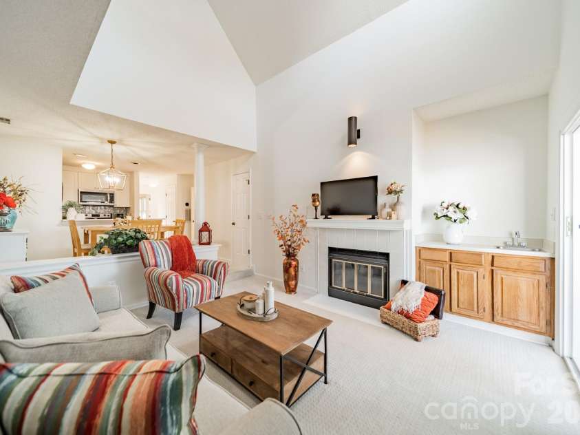 306 Northwest Drive, Davidson, NC 28036.  MLS# CAR4347031, YatesRealty ID 3619. 
