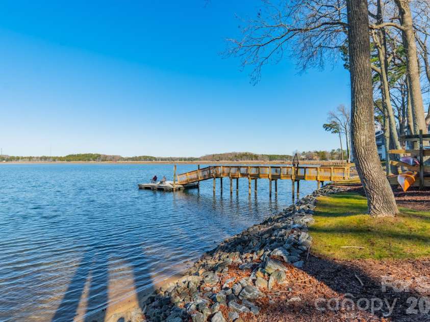 306 Northwest Drive, Davidson, NC 28036.  MLS# CAR4347031, YatesRealty ID 3619. 