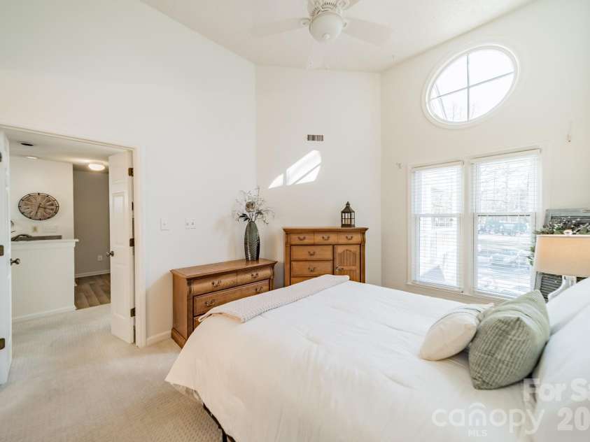 306 Northwest Drive, Davidson, NC 28036.  MLS# CAR4347031, YatesRealty ID 3619. Primary Bedroom