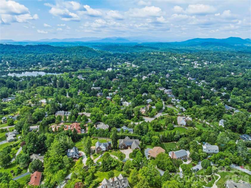 266 Stratford Road, Asheville, NC 28804.  MLS# CAR4400526, YatesRealty ID 36190. 