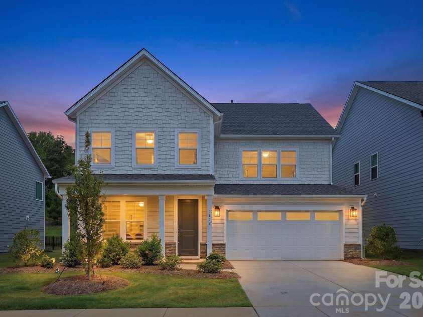 5132 Glenwalk Drive, Charlotte, NC 28269.  MLS# CAR4397479, YatesRealty ID 36191. 