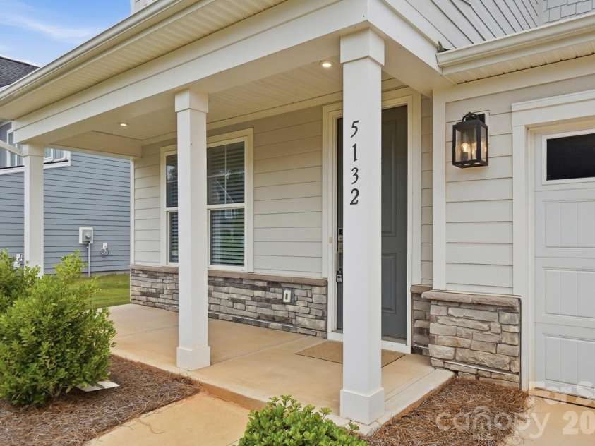 5132 Glenwalk Drive, Charlotte, NC 28269.  MLS# CAR4397479, YatesRealty ID 36191. 