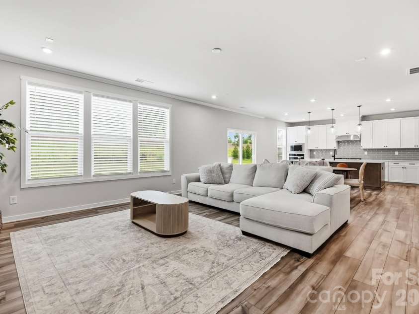 5132 Glenwalk Drive, Charlotte, NC 28269.  MLS# CAR4397479, YatesRealty ID 36191. 