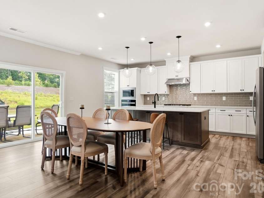 5132 Glenwalk Drive, Charlotte, NC 28269.  MLS# CAR4397479, YatesRealty ID 36191. 