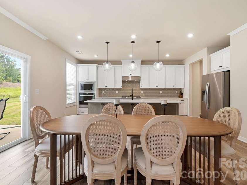 5132 Glenwalk Drive, Charlotte, NC 28269.  MLS# CAR4397479, YatesRealty ID 36191. 