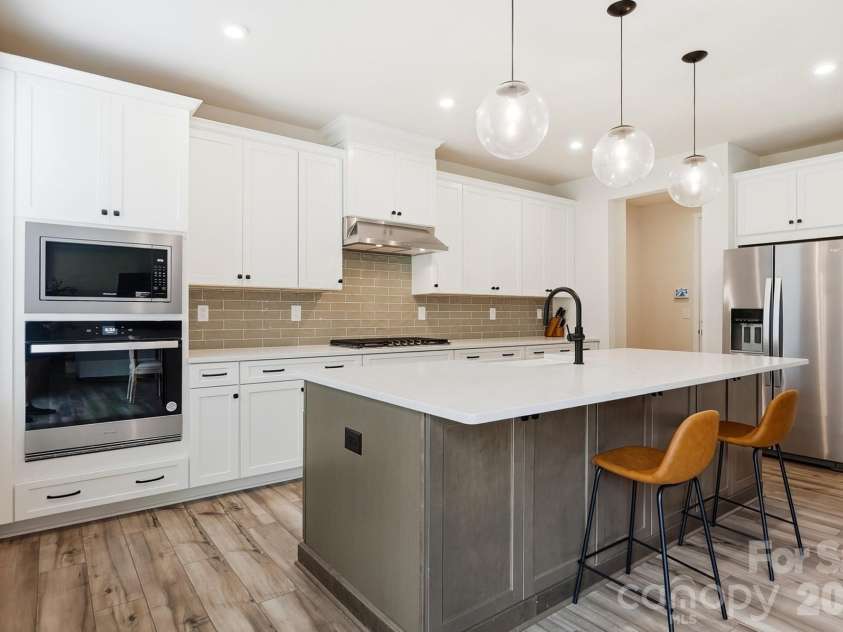 5132 Glenwalk Drive, Charlotte, NC 28269.  MLS# CAR4397479, YatesRealty ID 36191. 