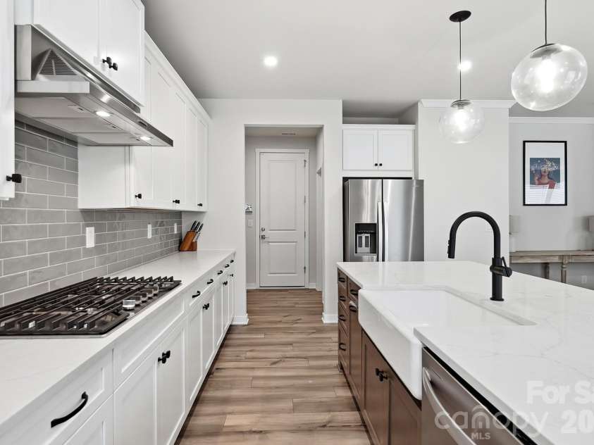 5132 Glenwalk Drive, Charlotte, NC 28269.  MLS# CAR4397479, YatesRealty ID 36191. 