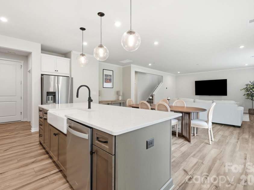 5132 Glenwalk Drive, Charlotte, NC 28269.  MLS# CAR4397479, YatesRealty ID 36191. 