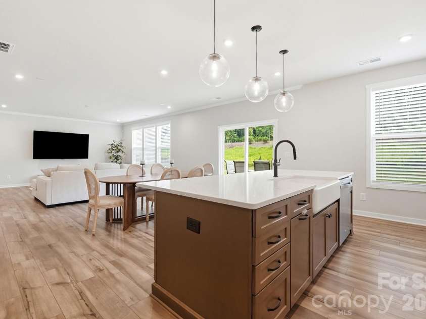 5132 Glenwalk Drive, Charlotte, NC 28269.  MLS# CAR4397479, YatesRealty ID 36191. 